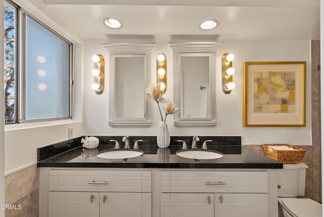 7560 Hollywood Blvd Unit 409, Los Angeles, CA 90046 - full bathroom featuring double vanity, healthy amount of natural light, toilet, and recessed lighting