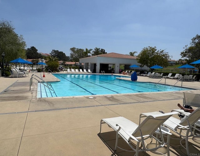 4523 Cordoba Way, Oceanside, CA 92056 - community pool with a patio area
