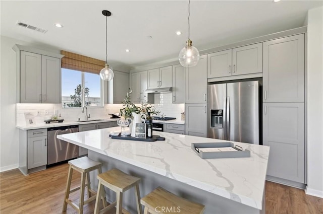 41847 Oak Barrel Ct, Palmdale, CA 93551 - kitchen featuring appliances with stainless steel finishes, gray cabinets, a sink, backsplash, and recessed lighting