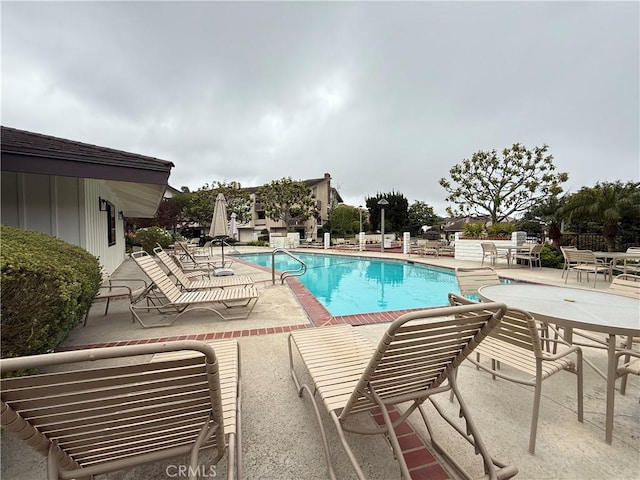 6310 Ridgemar Ct, Rancho Palos Verdes, CA 90275 - community pool featuring a patio