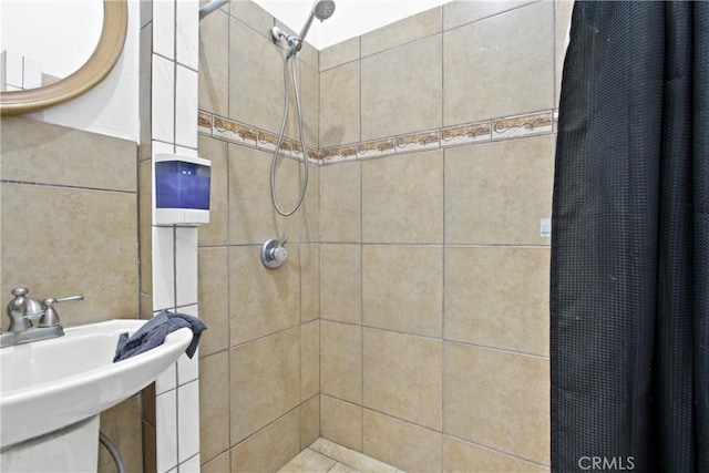 213 N Figueroa St, Santa Ana, CA 92703 - bathroom featuring tiled shower, a sink, and tile walls