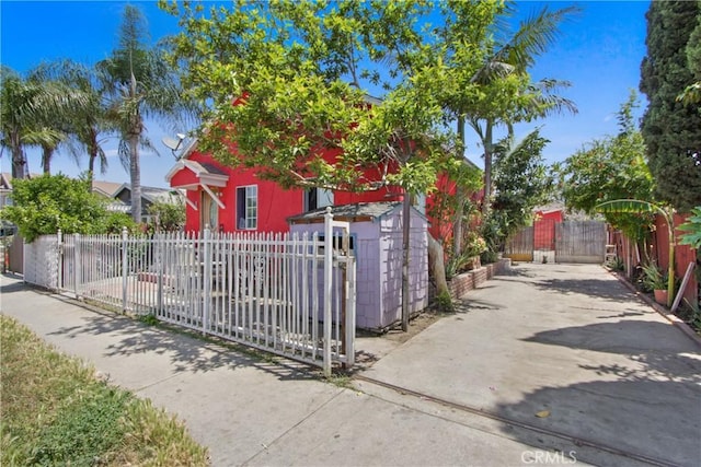 213 N Figueroa St, Santa Ana, CA 92703 - view of front facade featuring a fenced front yard and a gate