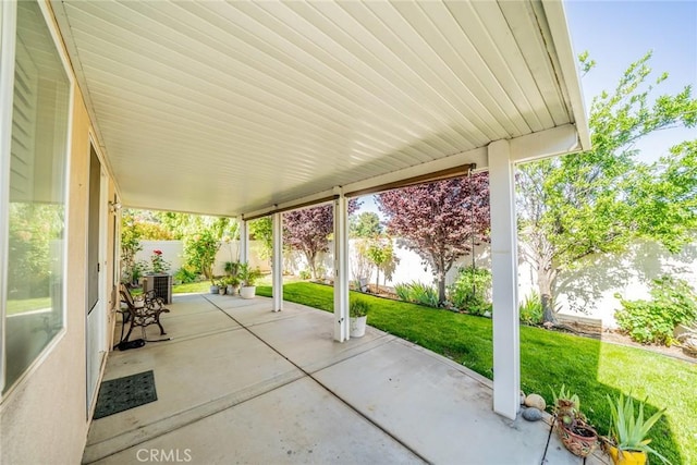 543 Northwood Ave, Banning, CA 92220 - view of patio / terrace