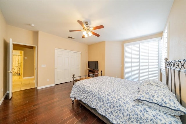 543 Northwood Ave, Banning, CA 92220 - bedroom with dark wood-type flooring, baseboards, a ceiling fan, and a closet