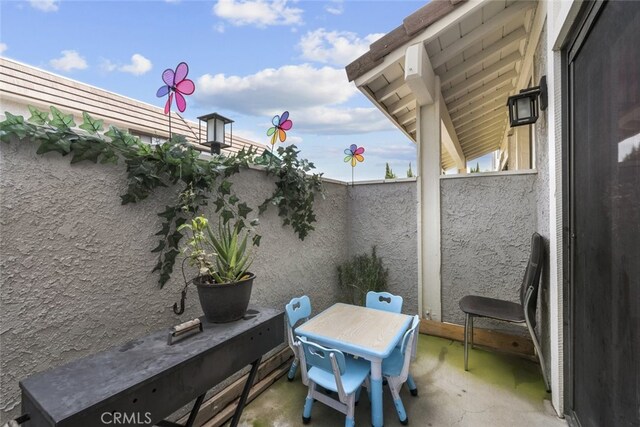 2346 Royal Ave Unit 9, Simi Valley, CA 93065 - view of patio / terrace