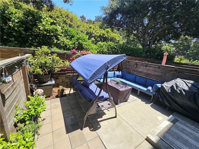 10402 Harlow Cir Unit 41, San Diego, CA 92108 - fenced backyard with a patio area and outdoor lounge area