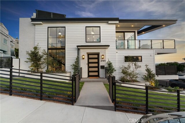 2141 Circle Dr, Hermosa Beach, CA 90254 - modern home with a balcony and a fenced front yard
