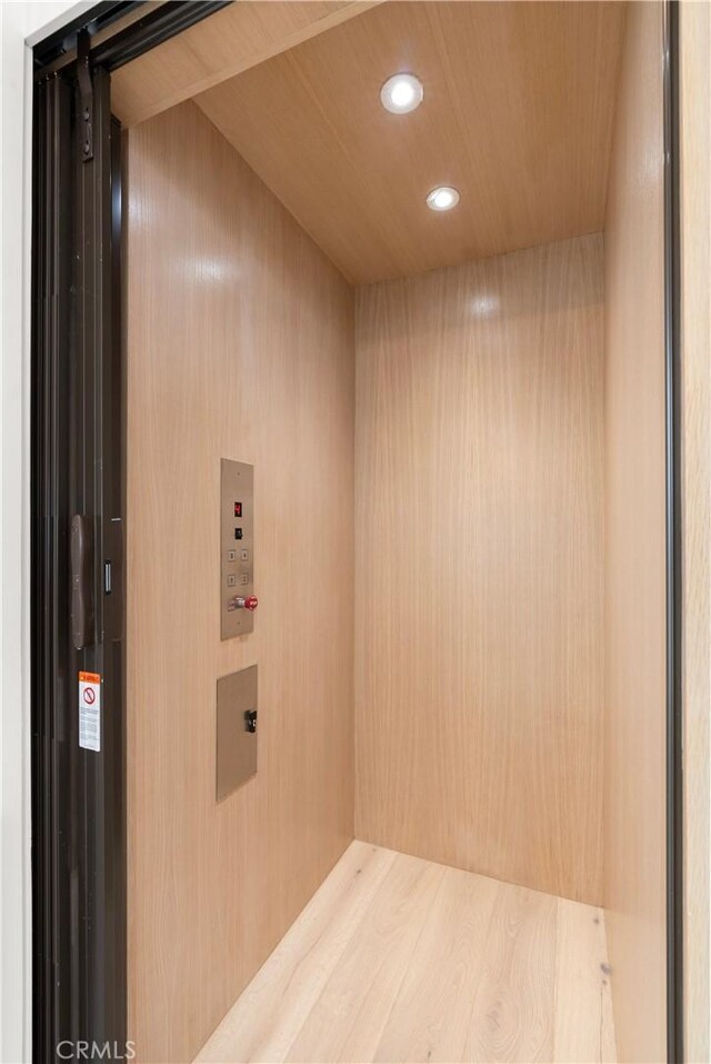 2141 Circle Dr, Hermosa Beach, CA 90254 - elevator with recessed lighting