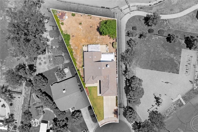 32725 Trailwood Ct, Wildomar, CA 92595 - aerial view of property and surrounding area featuring property boundaries highlighted