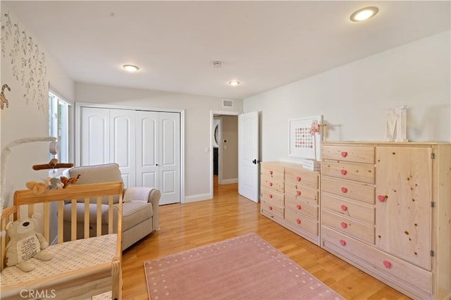 2662 Salmon Dr, Los Alamitos, CA 90720 - bedroom with light wood finished floors, a closet, recessed lighting, and baseboards