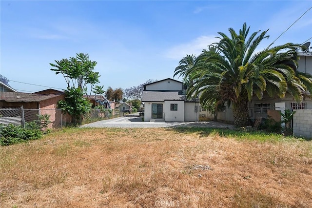 1223 W 90th St, Los Angeles, CA 90044 - view of yard featuring a patio area