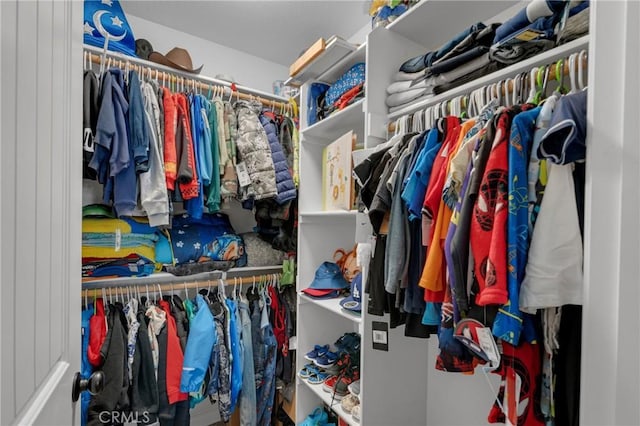 21044 Wisteria St, Apple Valley, CA 92308 - view of spacious closet