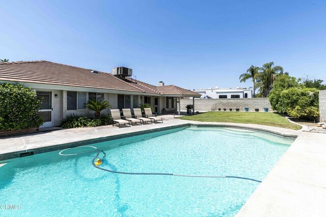 14000 Castlemaine Ave, Bakersfield, CA 93314 - view of swimming pool featuring a patio area