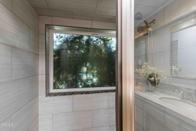 14000 Castlemaine Ave, Bakersfield, CA 93314 - bathroom with tiled shower
