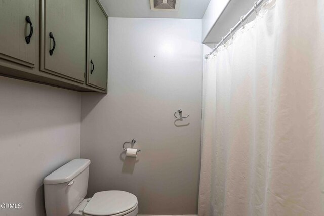 14000 Castlemaine Ave, Bakersfield, CA 93314 - bathroom featuring toilet and a shower with curtain