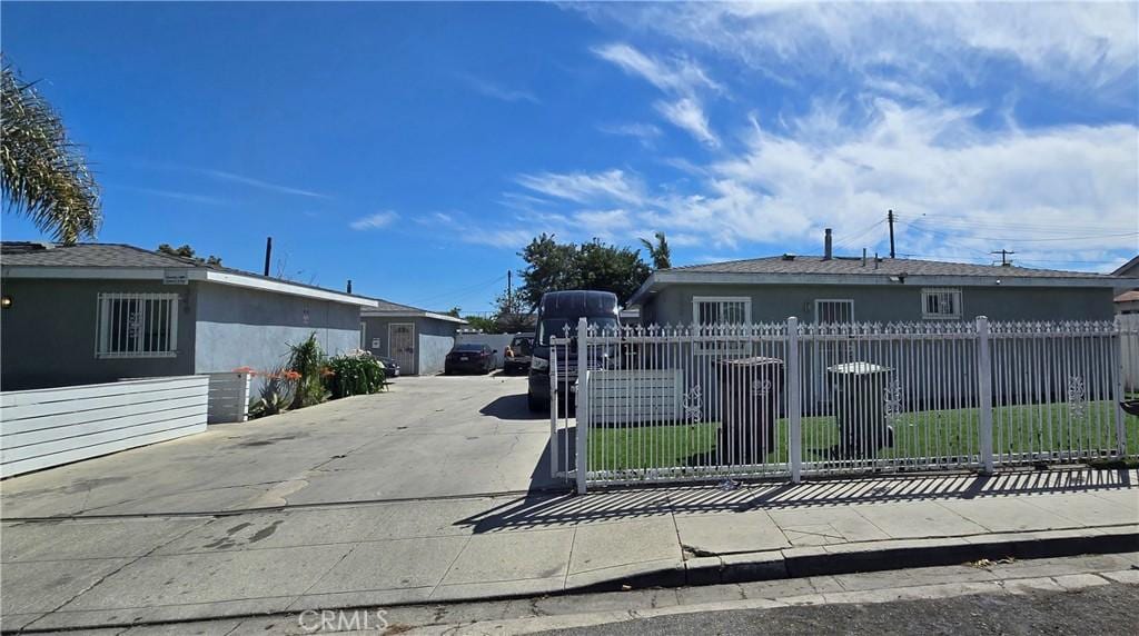 348 W Peach St, Compton, CA 90222 - view of front of property featuring a fenced front yard, stucco siding, and concrete driveway