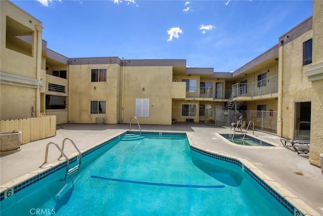 7035 Woodley Ave Unit 204, Van Nuys, CA 91406 - community pool with a community hot tub and a patio area