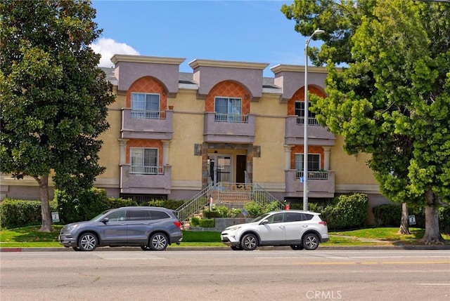 7035 Woodley Ave Unit 204, Van Nuys, CA 91406 - view of front of home with stucco siding