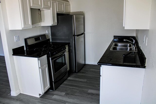 188 S Lincoln Ave Unit 22, El Cajon, CA 92020 - kitchen with stainless steel gas range oven, a sink, dark wood-style flooring, baseboards, and white cabinets
