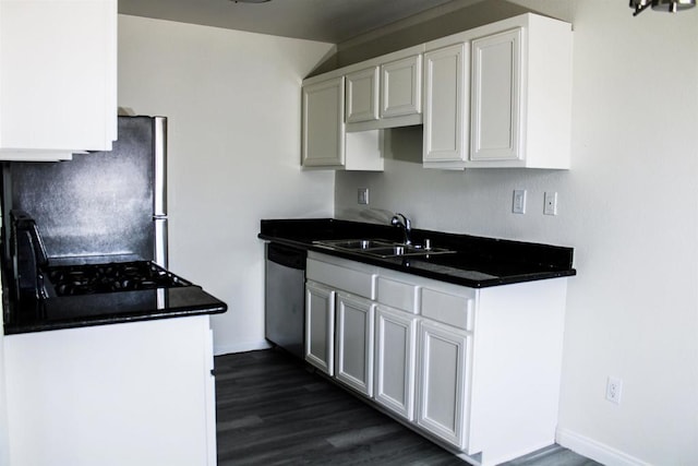 188 S Lincoln Ave Unit 22, El Cajon, CA 92020 - kitchen with a sink, appliances with stainless steel finishes, dark countertops, baseboards, and dark wood-type flooring