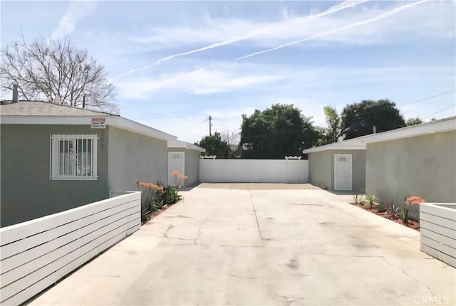 352 W Peach St, Compton, CA 90222 - view of patio featuring driveway
