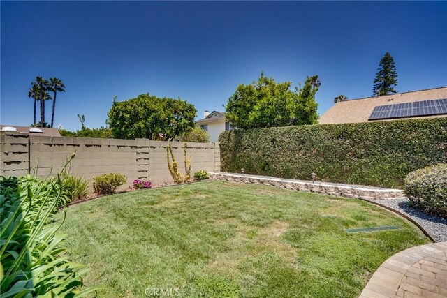 16292 Wishingwell, Huntington Beach, CA 92647 - view of yard