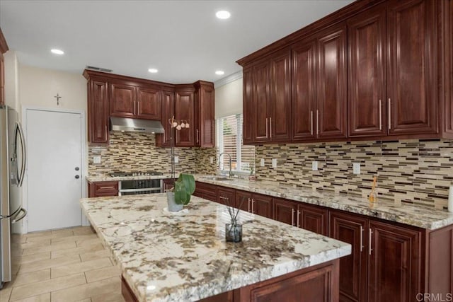 858 Via Barquero, San Marcos, CA 92069 - kitchen featuring under cabinet range hood, stainless steel appliances, a sink, backsplash, and recessed lighting