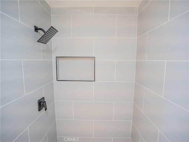 8213 Ethel Ave, North Hollywood, CA 91605 - bathroom featuring tiled shower