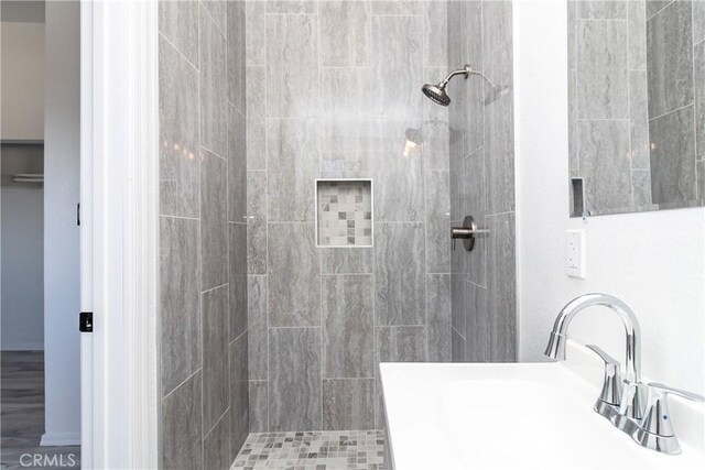 2025 Rio Vis, Needles, CA 92363 - bathroom featuring a sink and tiled shower