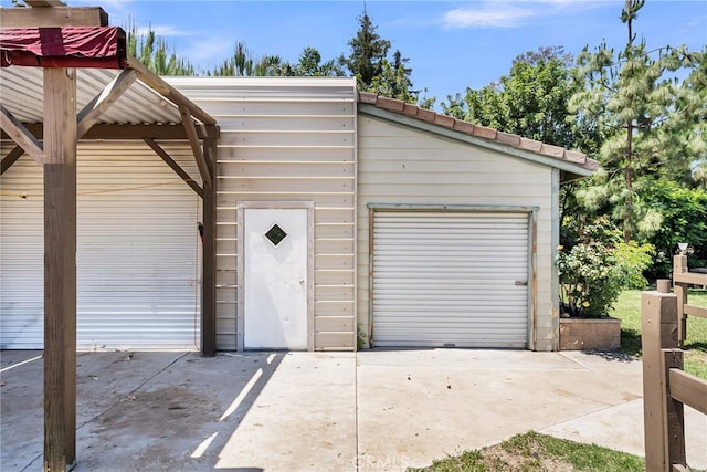 2886 Mcallister St, Riverside, CA 92503 - view of garage