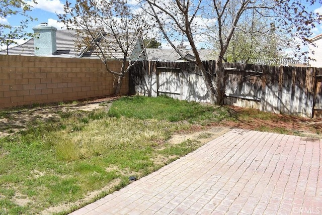 37733 Harvey St, Palmdale, CA 93550 - fenced backyard with a patio
