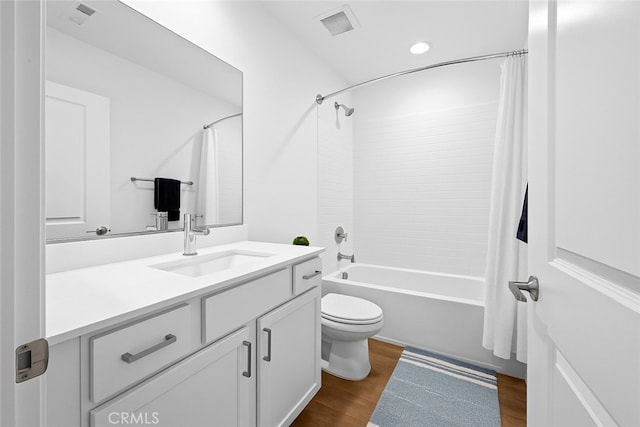 181 Moonflower Rd, Rancho Mission Viejo, CA 92694 - bathroom featuring vanity, toilet, wood finished floors, shower / tub combo with curtain, and recessed lighting