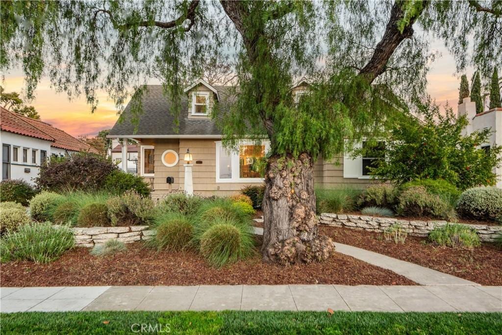 1542 Post Ave, Torrance, CA 90501 - view of front facade featuring roof with shingles
