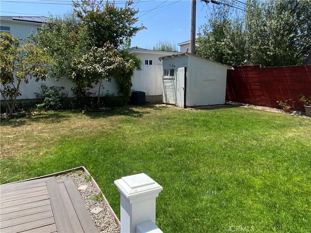 619 Center St, El Segundo, CA 90245 - view of yard