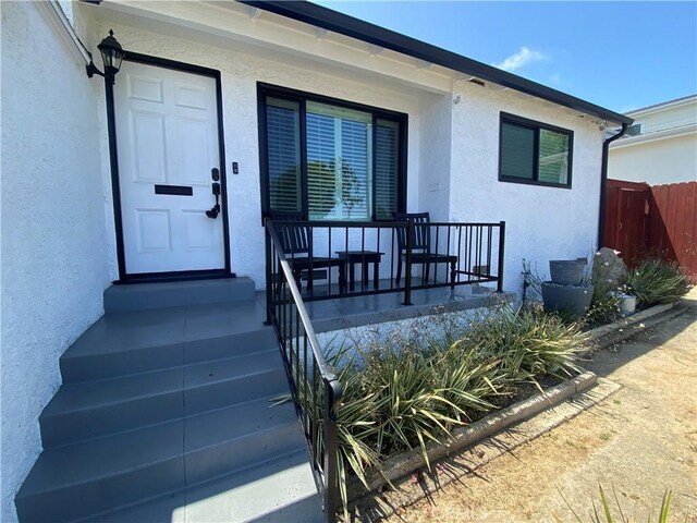 619 Center St, El Segundo, CA 90245 - entrance to property with stucco siding and a porch