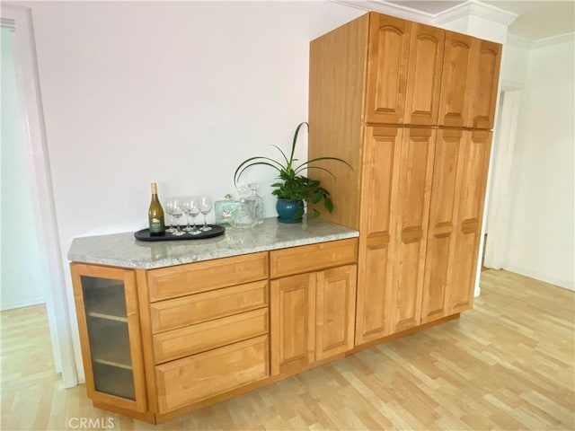 619 Center St, El Segundo, CA 90245 - indoor dry bar featuring light wood-type flooring