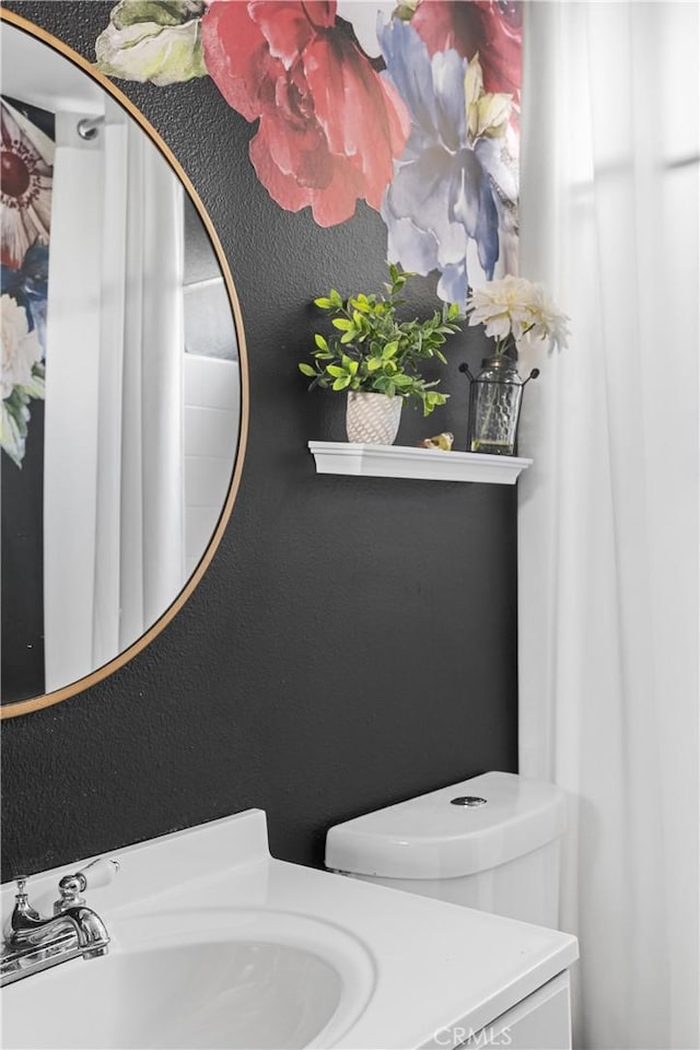 1337 Lloyd Pl, Lompoc, CA 93436 - bathroom featuring vanity and toilet