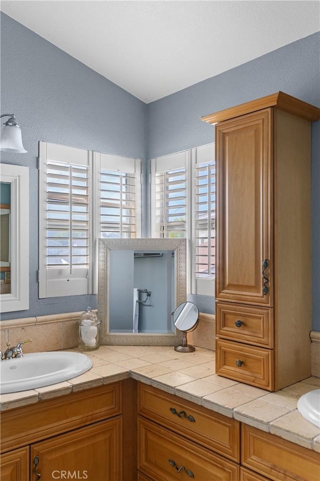 1337 Lloyd Pl, Lompoc, CA 93436 - bathroom with double vanity and a textured wall