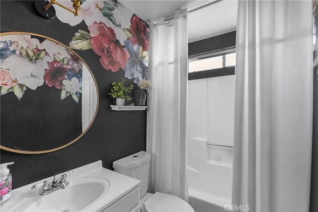 1337 Lloyd Pl, Lompoc, CA 93436 - bathroom with vanity, toilet, and shower / tub combo with curtain
