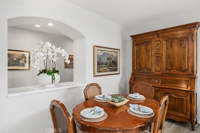 3510 Lilac Ave Unit 13, Corona Del Mar, CA 92625 - dining area with arched walkways and light wood-style flooring