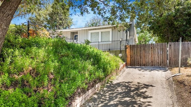 22960 Crespi St, Woodland Hills, CA 91364 - photo 1