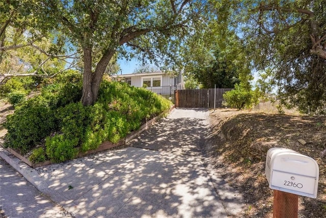 22960 Crespi St, Woodland Hills, CA 91364 - photo 2