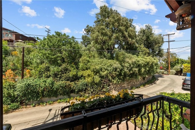 633 Sunnyhill Dr, Los Angeles, CA 90065 - view of balcony