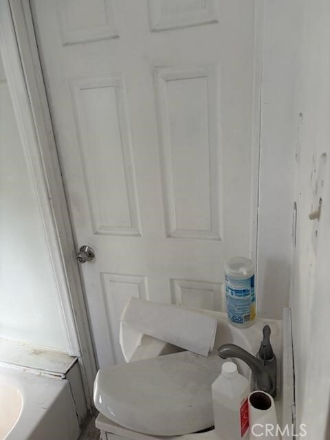 1413 E 77th St, Los Angeles, CA 90001 - bathroom view