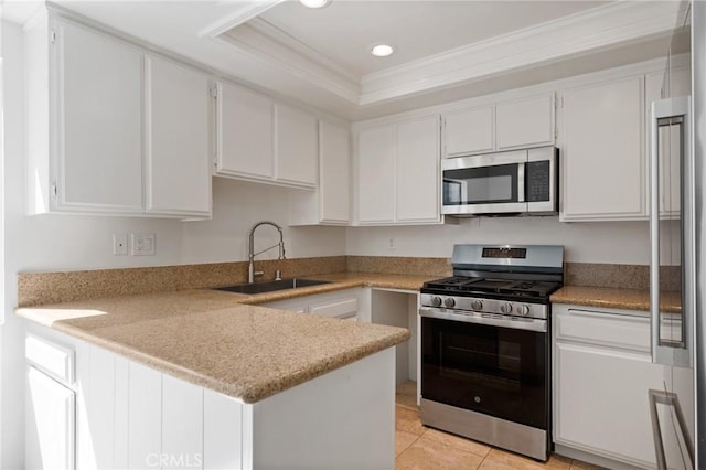 2601 E 19th St Unit 30, Signal Hill, CA 90755 - kitchen featuring appliances with stainless steel finishes, a sink, ornamental molding, a peninsula, and white cabinetry