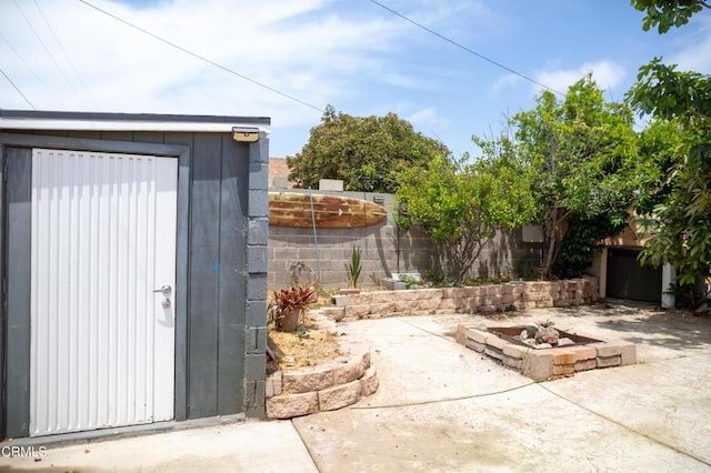 1207 S L St, Oxnard, CA 93033 - view of patio / terrace with a shed