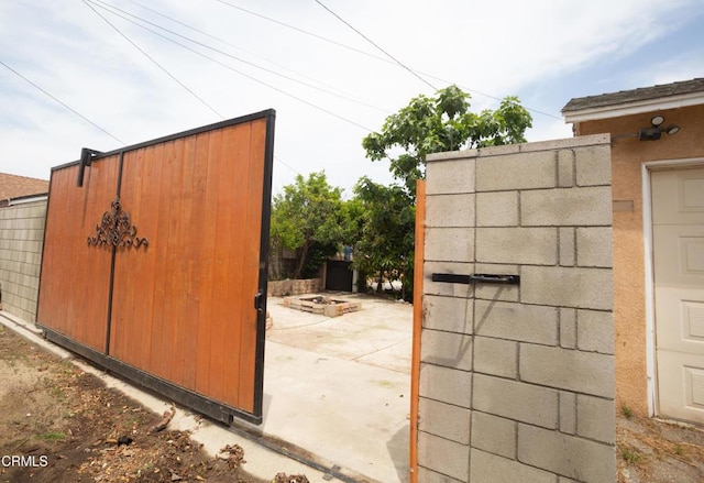 1207 S L St, Oxnard, CA 93033 - gate featuring a patio