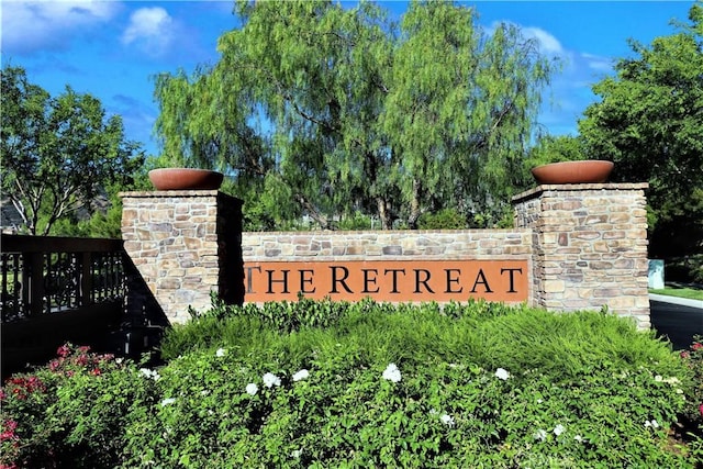 8851 Soothing Ct, Corona, CA 92883 - view of community sign