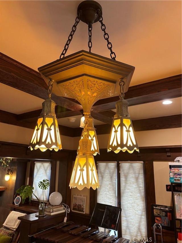 163 S Kingsley, Los Angeles, CA 90004 - detailed view of beam ceiling
