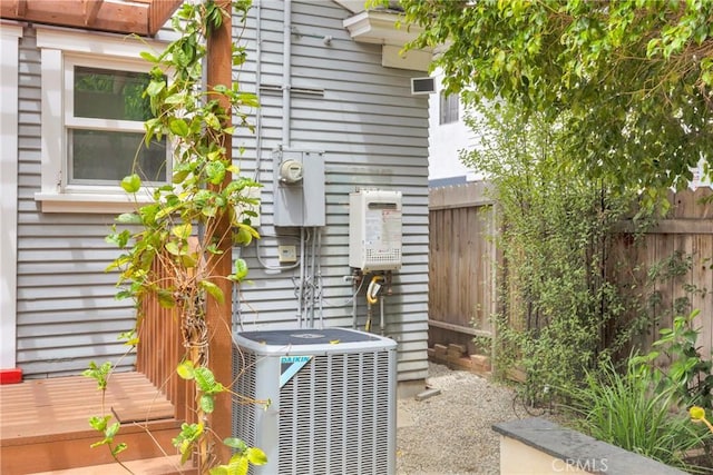 310 Hermosa, Long Beach, CA 90802 - exterior view of cooling unit and electric meter